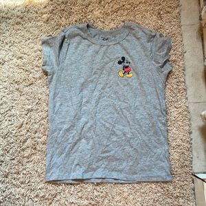 Medium Mickey Mouse Disney t-shirt. In very good condition!